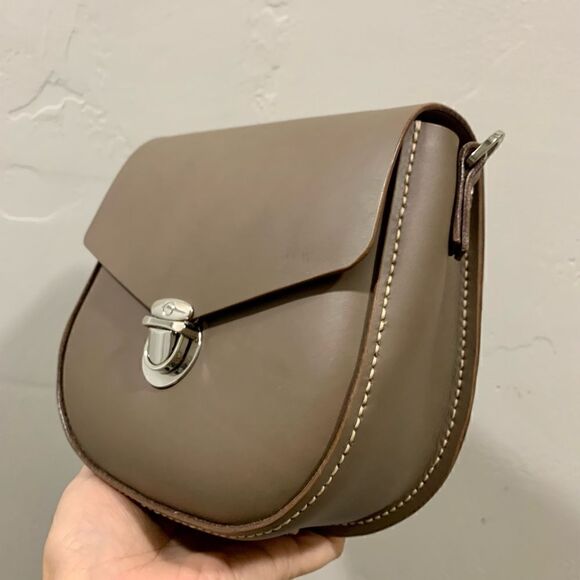 Completely Handcrafted Genuine Premium Cowhide Tuck Lock Saddle Bag/Crossbody - Picture 3 of 16